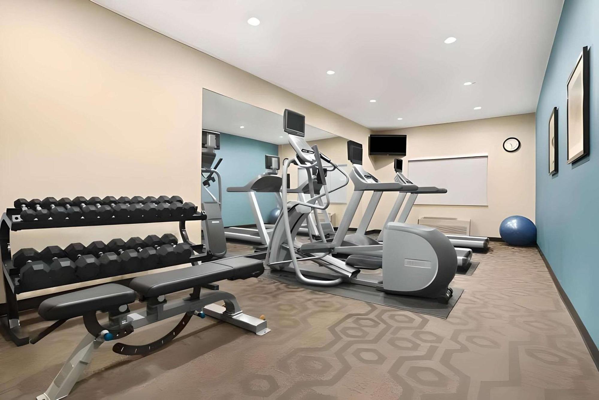 Dubuque Inn & Suites Kültér fotó