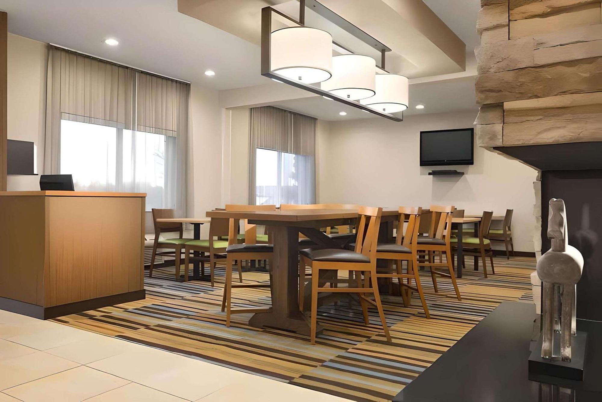 Dubuque Inn & Suites Kültér fotó