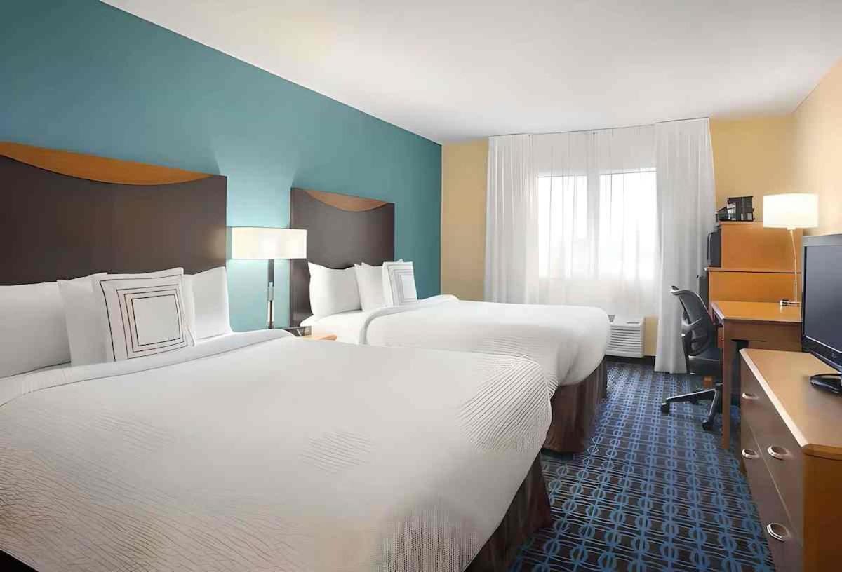 Dubuque Inn & Suites Kültér fotó